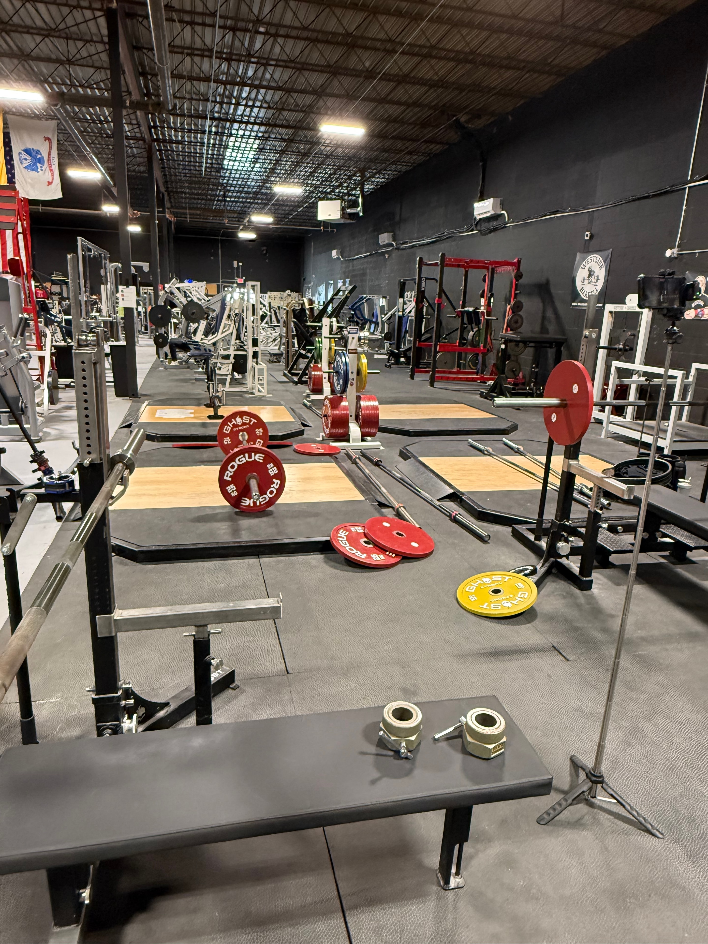 Full Tilt Barbell Club amenities